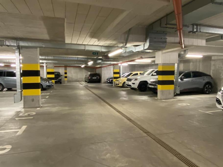 Smart Art :) Z Bezplatnym Parkingiem Podziemnym Apartment Kielce Bagian luar foto