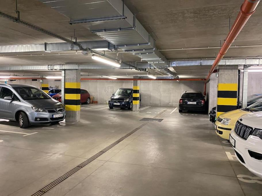 Smart Art :) Z Bezplatnym Parkingiem Podziemnym Apartment Kielce Bagian luar foto